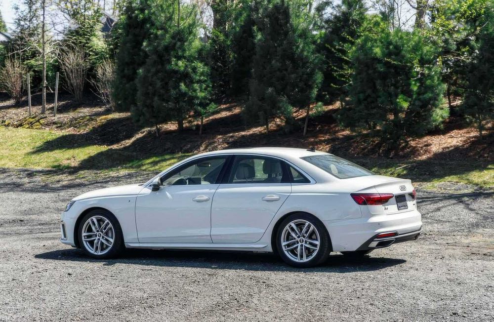 Audi A4 quattro Premium Plus S Line      2023
