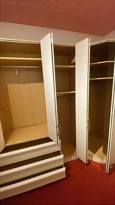 Szafa biała narożna z lustrem