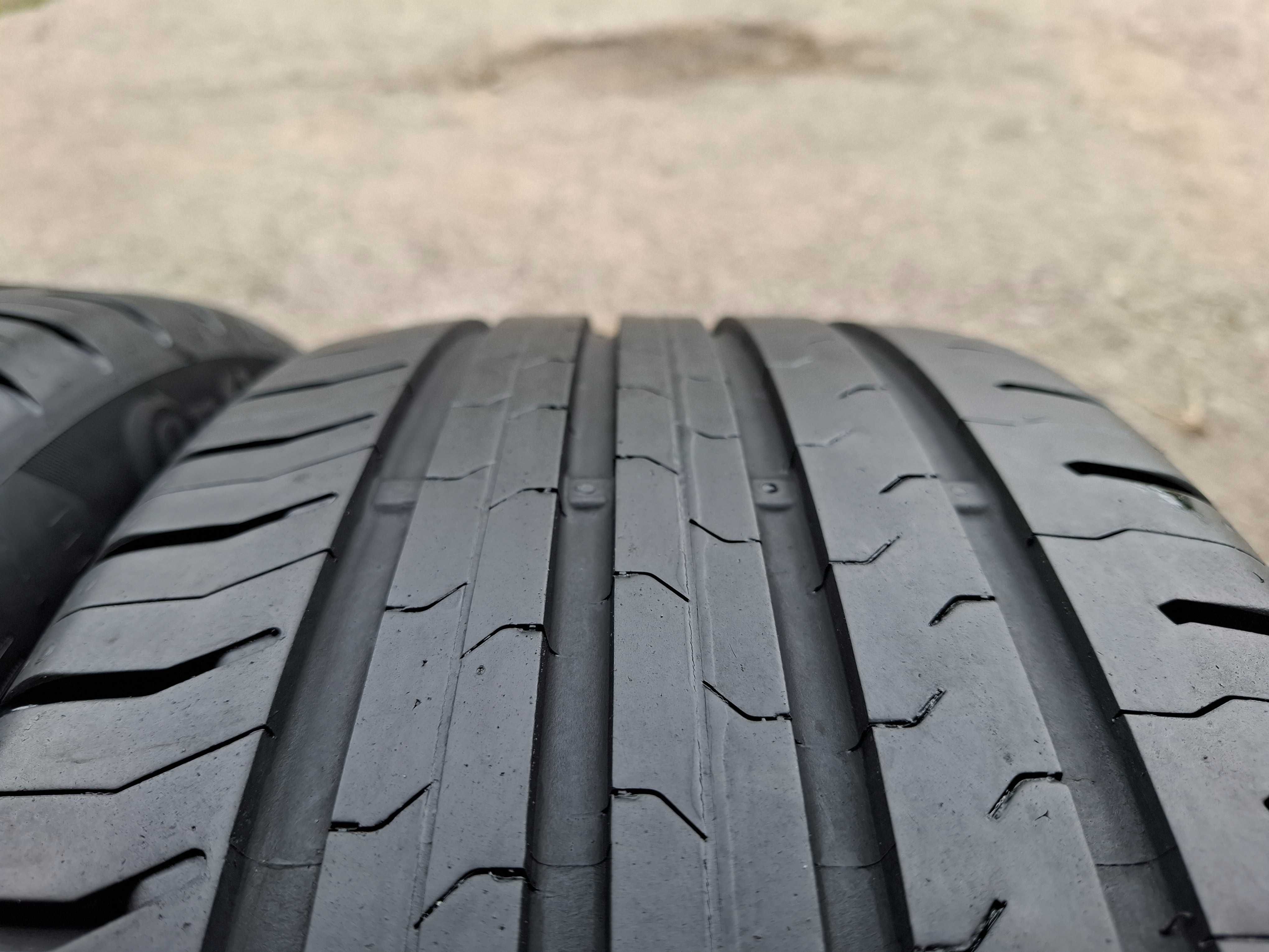 Opony lato 215/45/17 Continental.