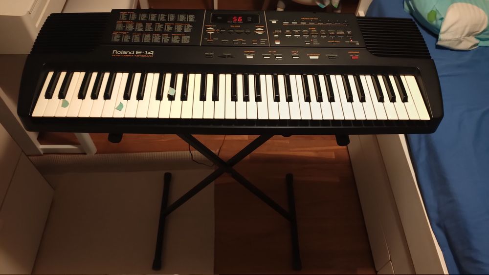 Órgão eletrónico Roland E14