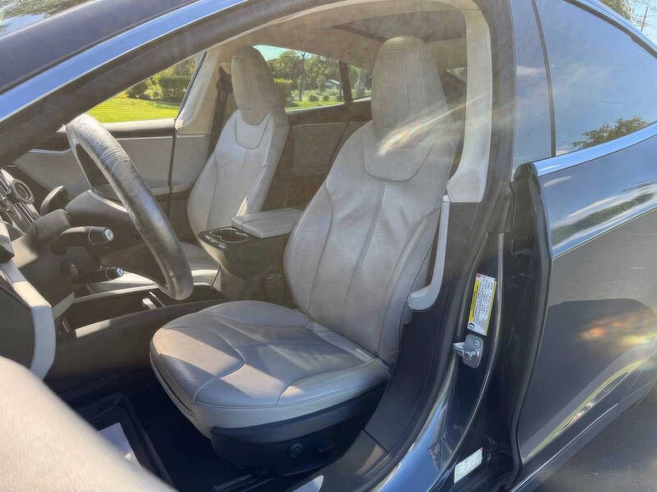 Tesla Model S 85D      2015