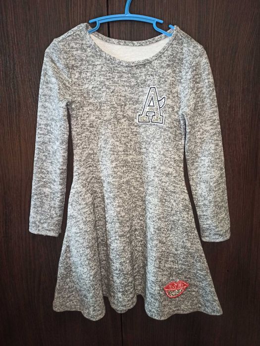 Плаття тепле,ангора,красиве.