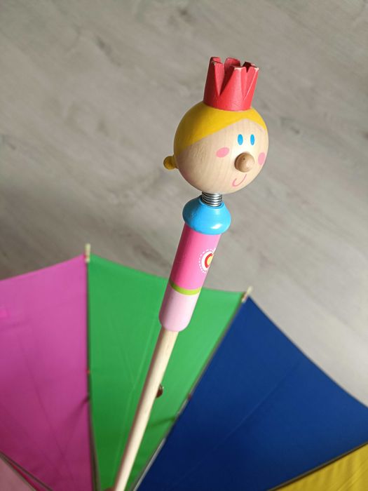 Kolorowy parasol, większa parasolka