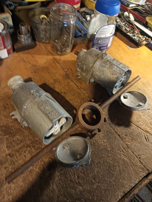 Gniazdo siłowe 16 A i 32 A wtyczki.