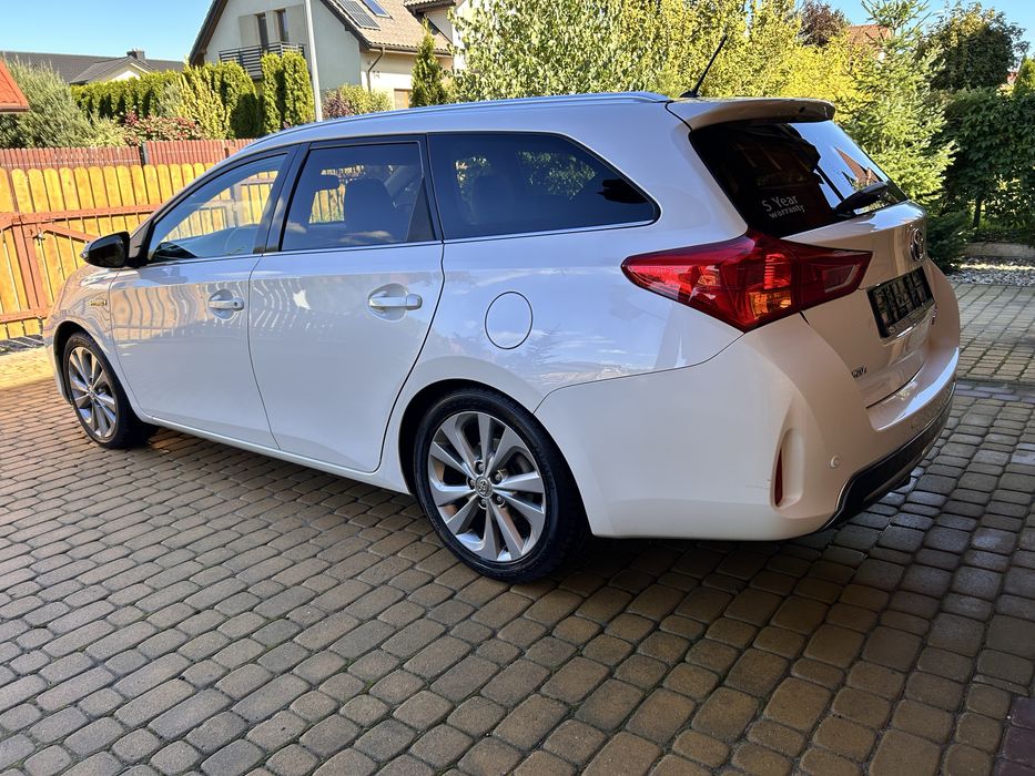 Toyota Auris 1.8 Hybryd bogata opcja