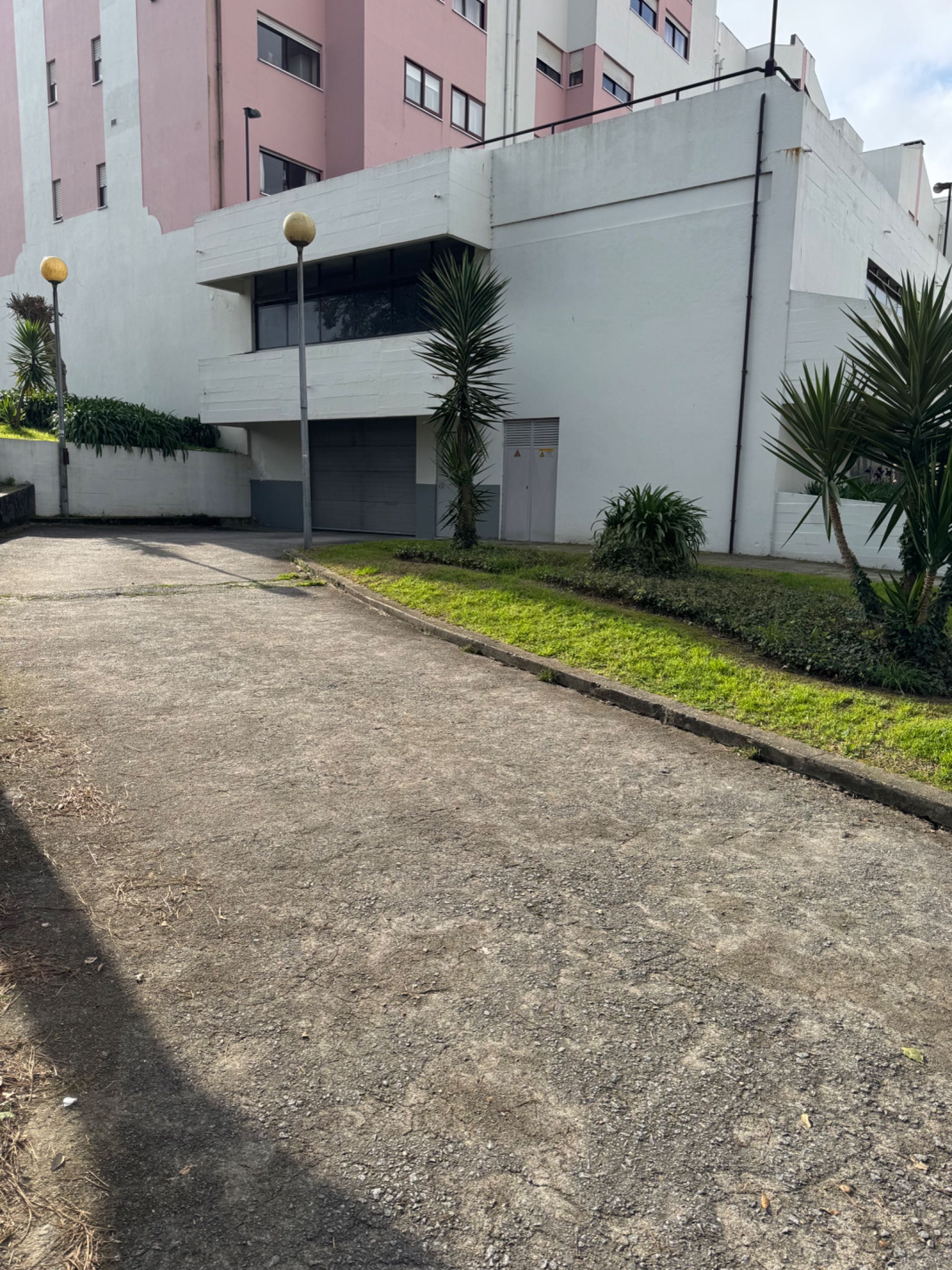 Lugar de garagem (Urbanização Mãos-a.obra) 1º andar