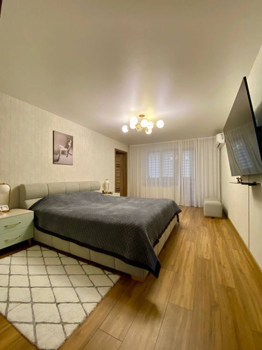 Продам 5 ком. с АО 5 мкрн.