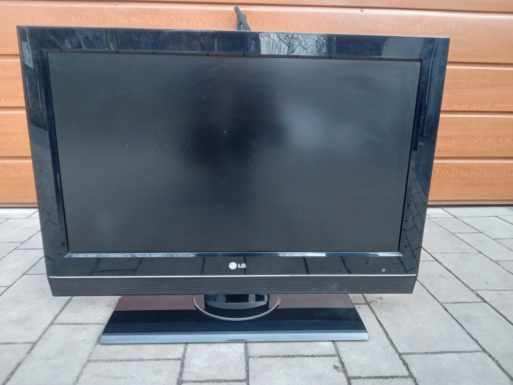 Sprawny telewizor 32 całe z okablowaniem i pilotem