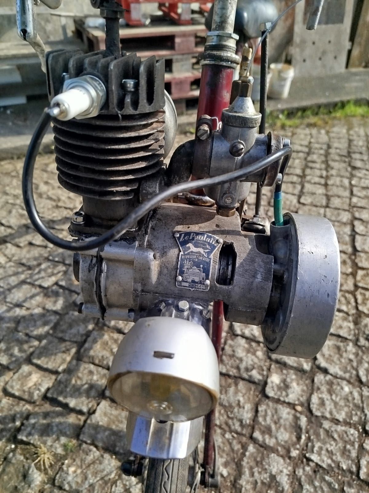 Bicicleta com motor le Poulain