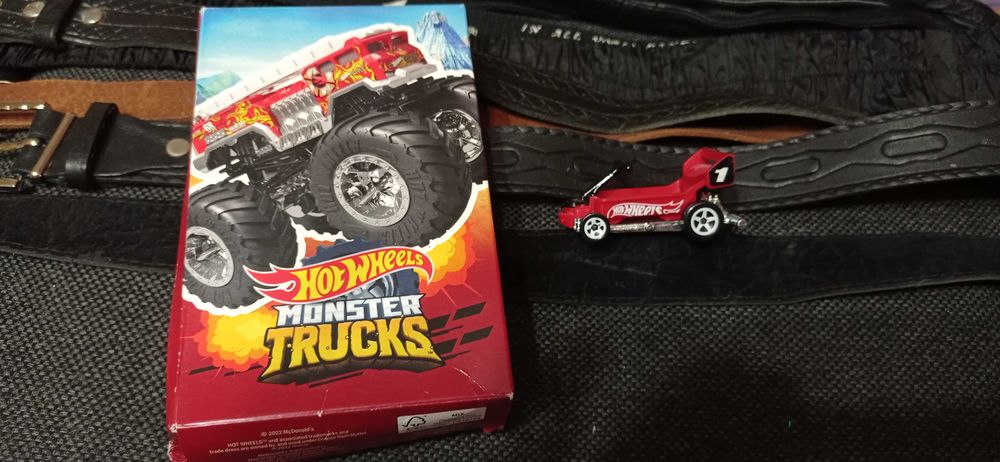 Машинка хотвілс і конструктор від Макдональдс