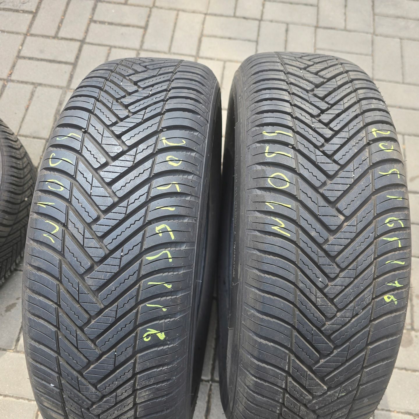 Hankook Kinergy 4S 205/65R16 95H 22R 2X