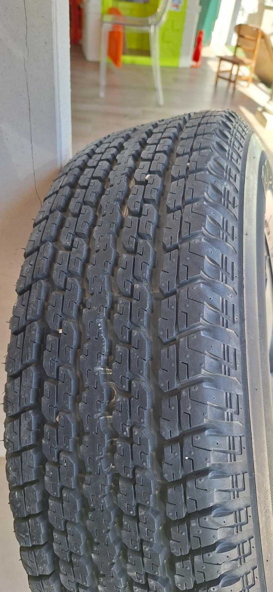 Jante c/ pneu 255/70R18 Jeep 5x127 18 (Wrangler JK, Grand Cherokee)