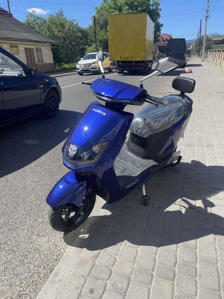 Електроскутер FORTE T3 1800W