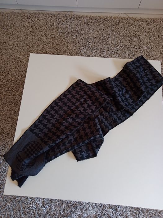 Cachecol preto em ótimo estado