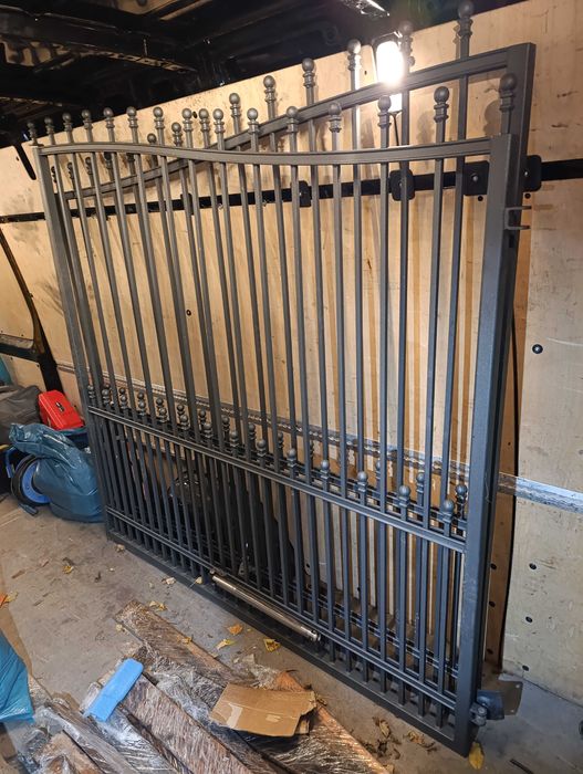 Brama dwuskrzydłowa ( 185cm jedno skrzydło )