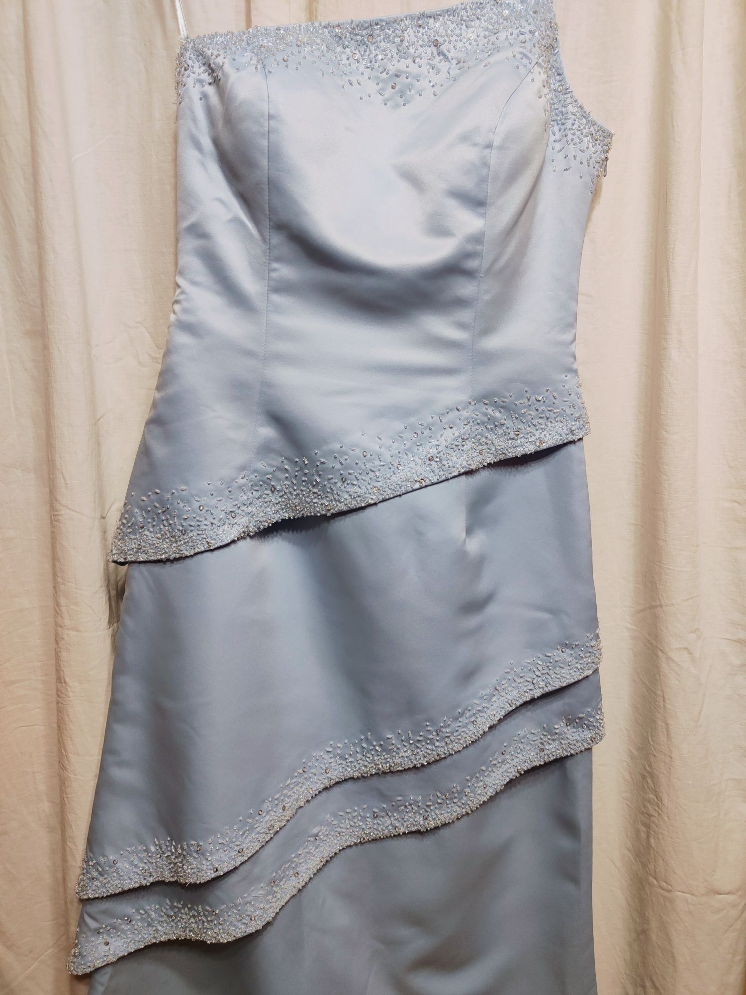 Błękitna suknia balowa weselna
