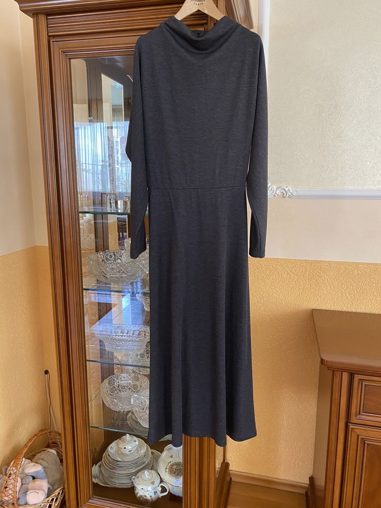 довге трикотажне плаття massimo dutti