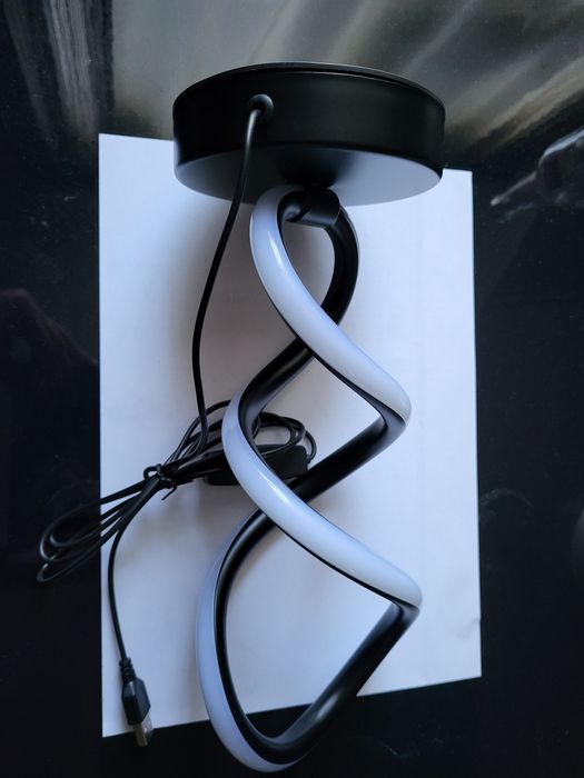 Lampka stołowa LED 20W 3 tryby światła kolor czarny Nowa