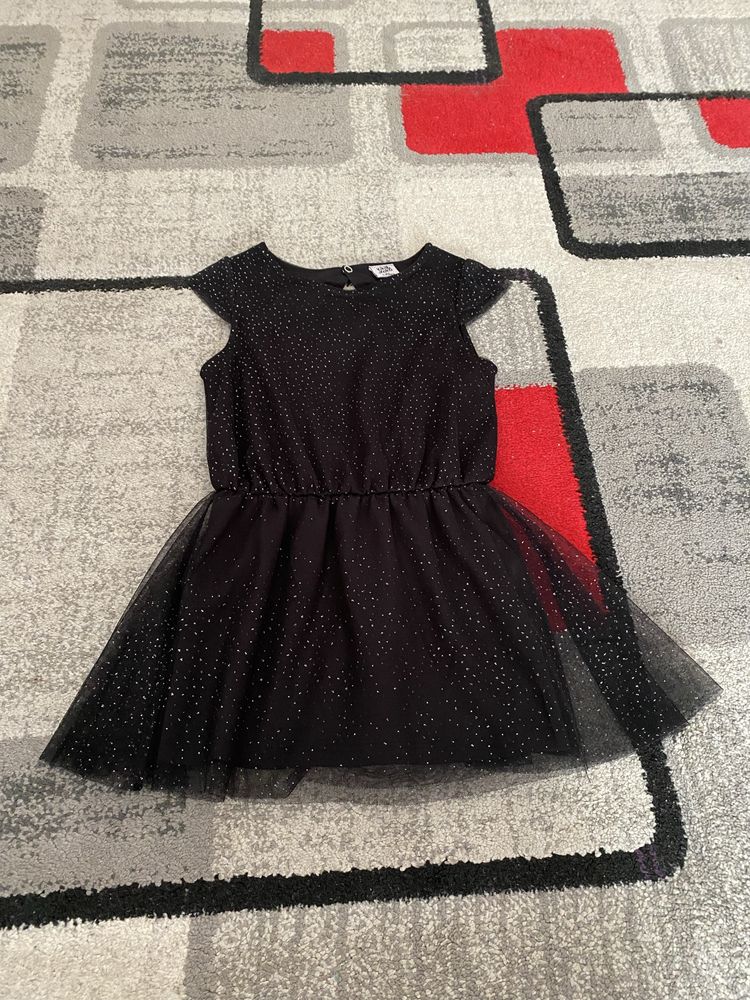 Sukienka czarna, elegancka r.104 na ok.3/4 lata dla dziewczynki f. Kik