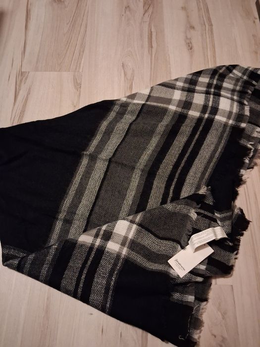 Ciepły szal Stradivarius