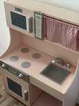 Cozinha de brincar rosa e cinza
