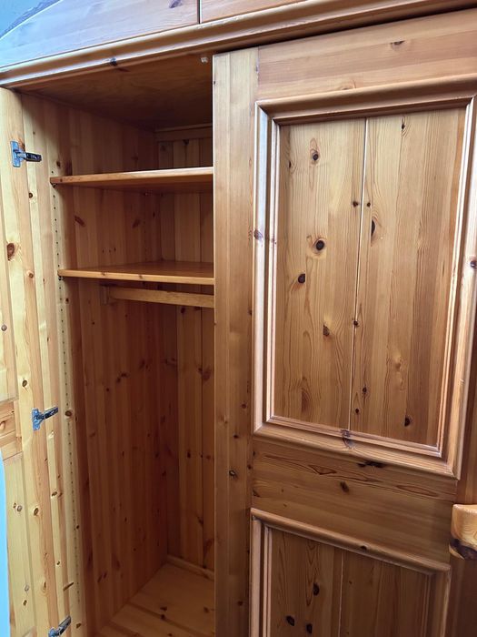 Drewniana solidna szafa