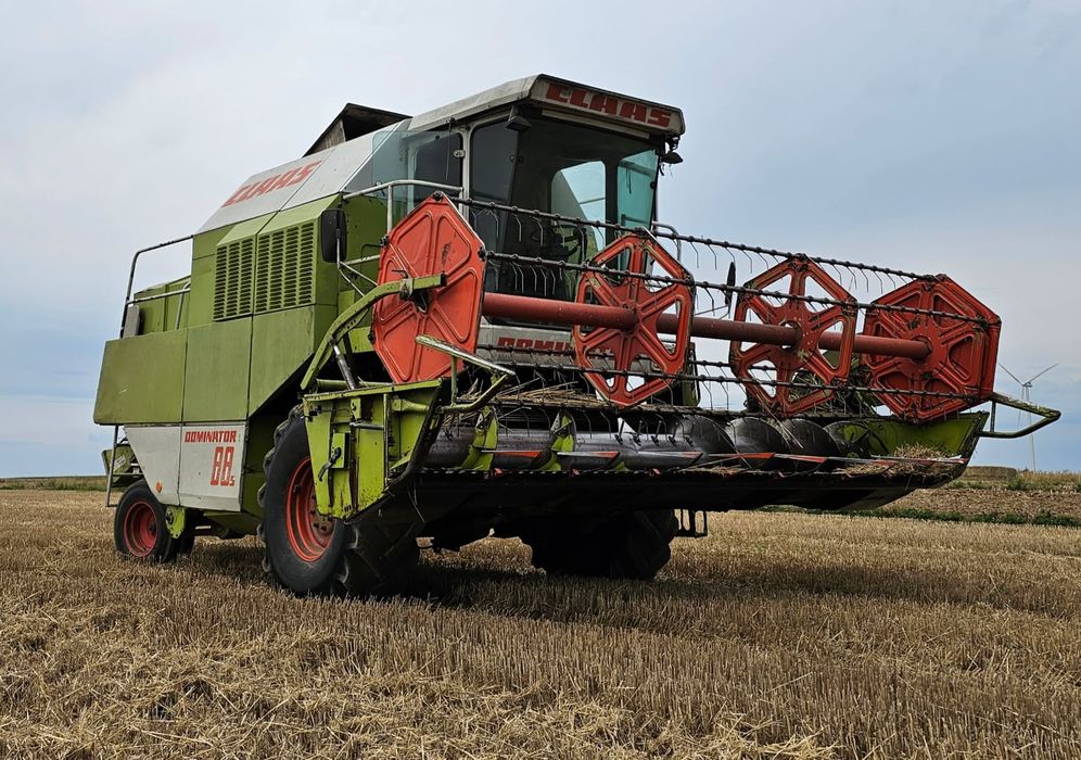 Claas Dominator 88s + stół do rzepaku