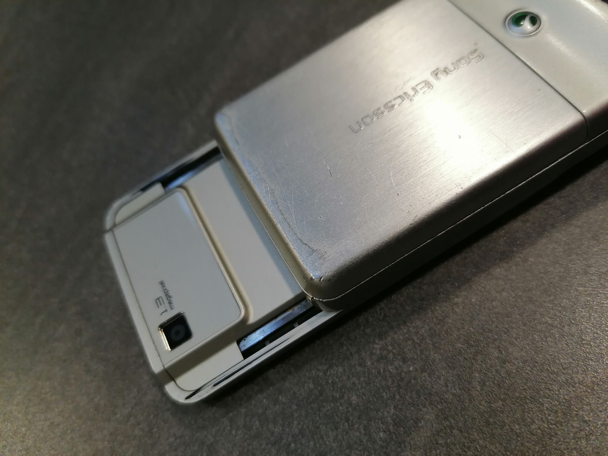 Телефон слайдер Sony Ericsson t 303