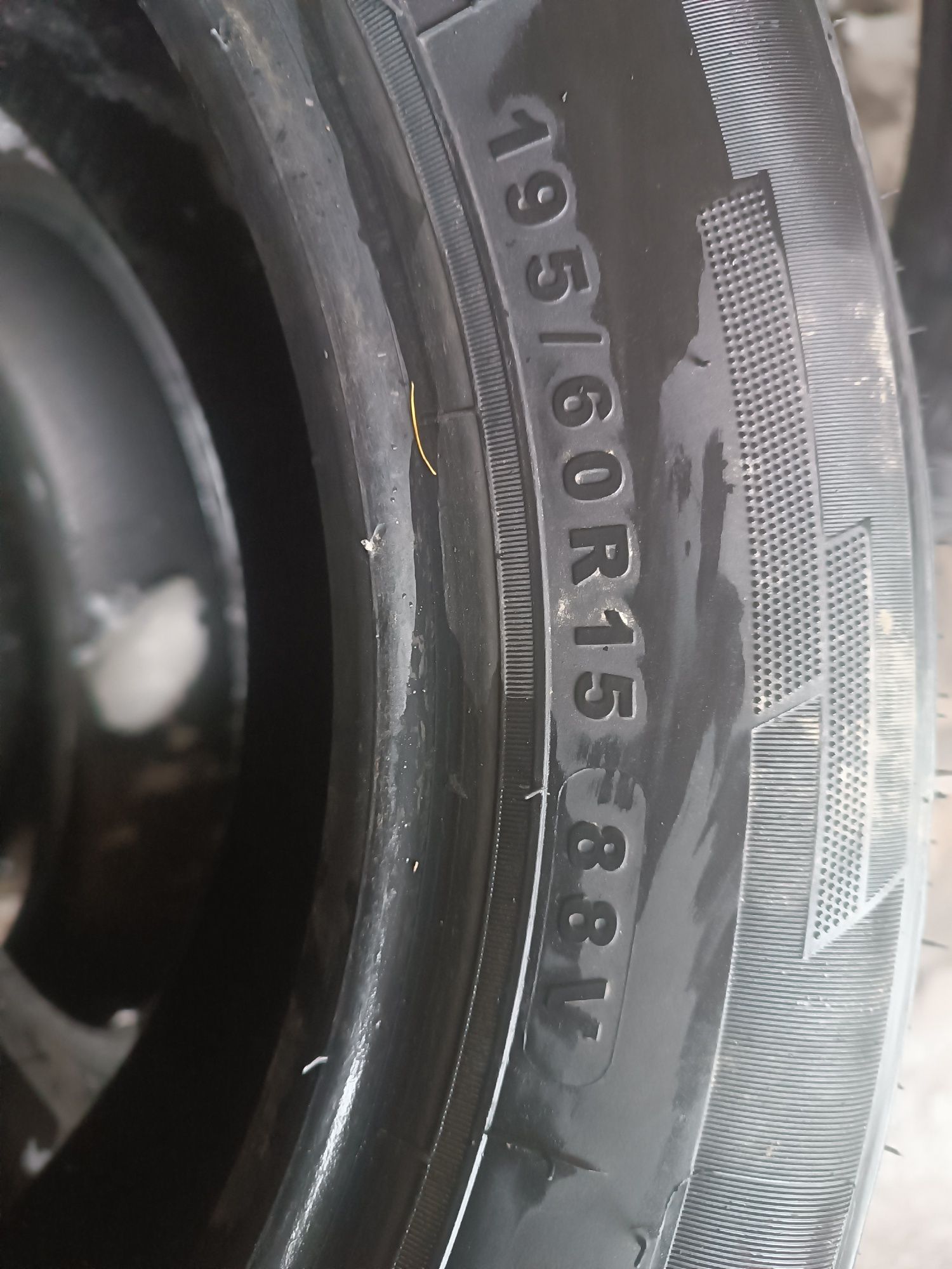 Sprzedam prawie nowe opony 195/60 r15