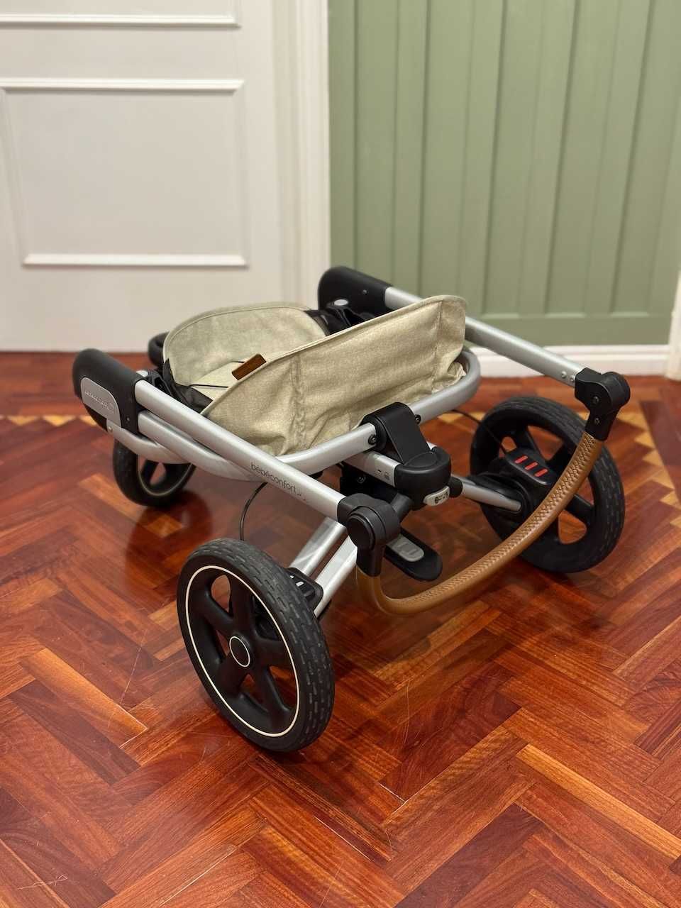 Carrinho Bébé Confort/Maxi Cosi Nova 3 na cor Nomad Sand