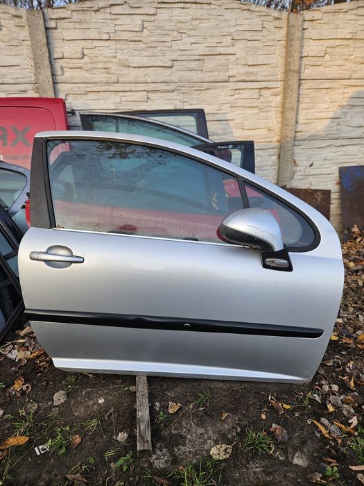 Peugeot 207 3D drzwi prawe kompletne ezrc