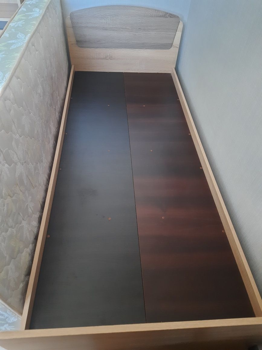 Продам ліжко з матрацом