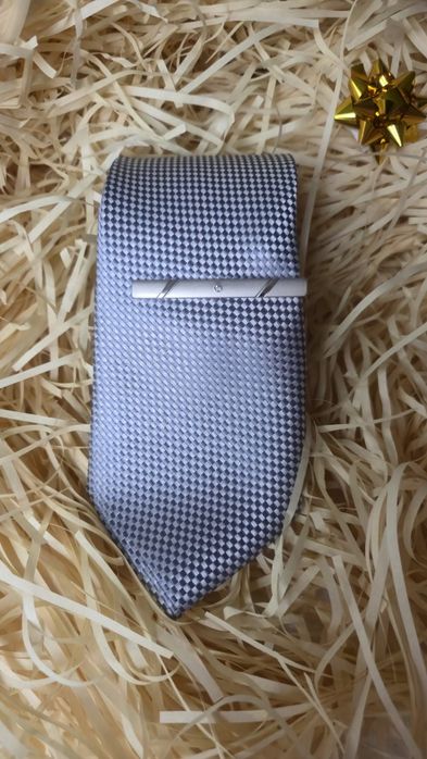 Elegancki Krawat w Odcieniach Szarości – Idealny na Każdą Okazję!