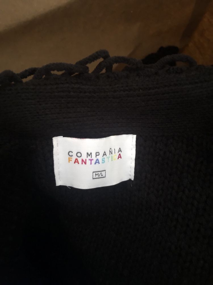 Casaco preto entrelaçados