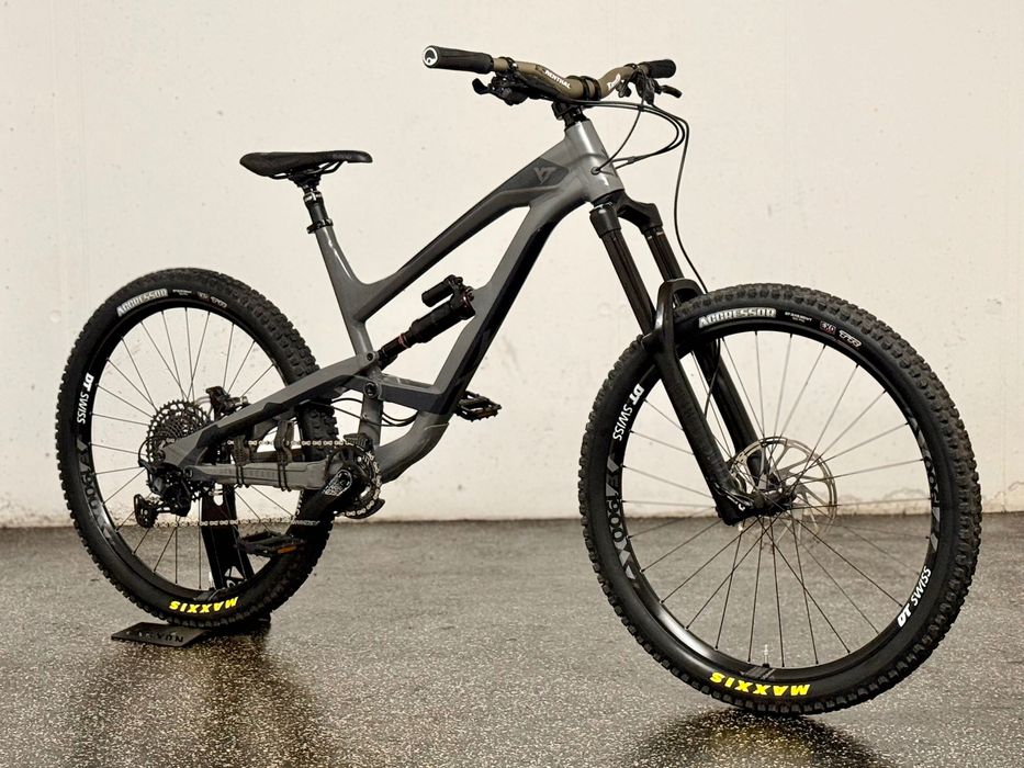 YT Capra 2019  L 27,5 RS Lyrik Super Deluxe DT Swiss Idealny Stan !