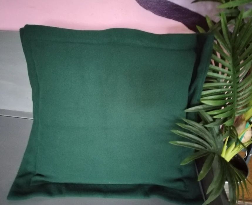 Capas de almofadas em verde escuro