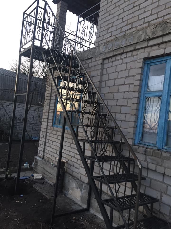 Ворота лестницы перила кованные из металла