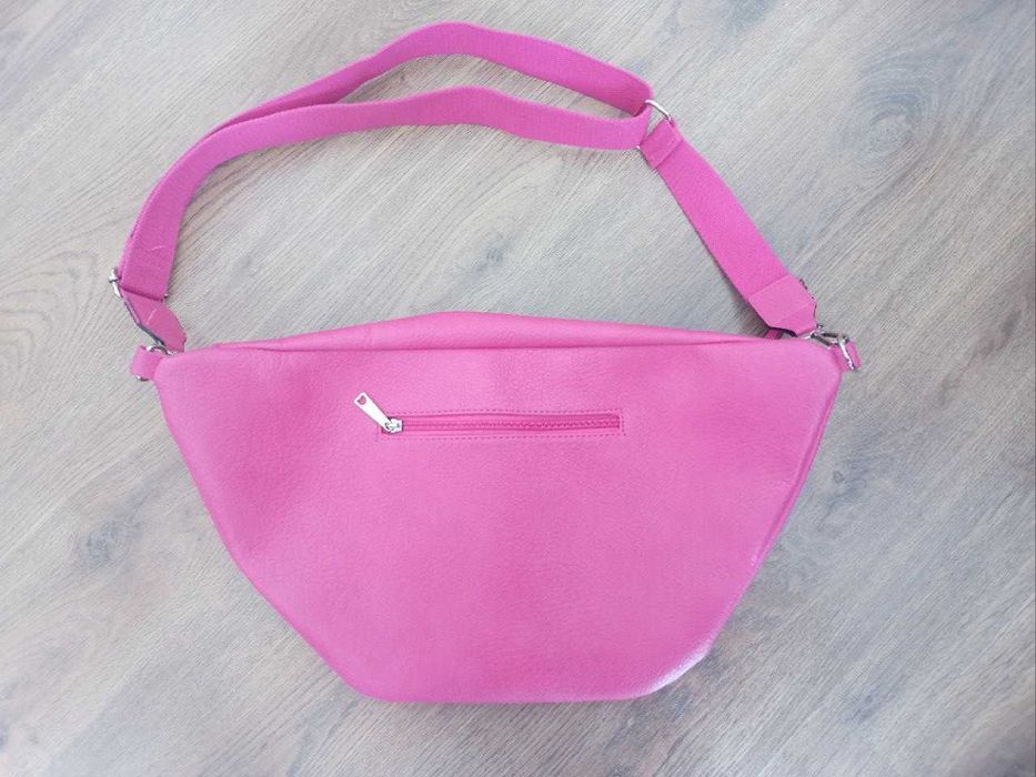 Жіноча сумка рожева аля бананка