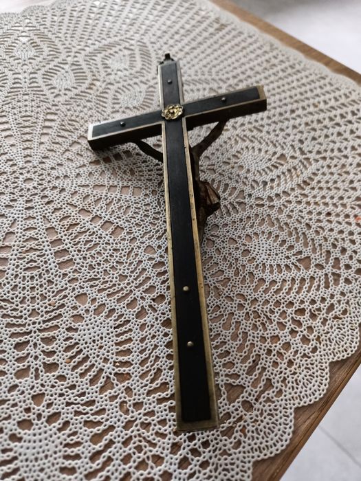 Krzyżyk na ścianę. krzyżyk jest dosc ciężki.