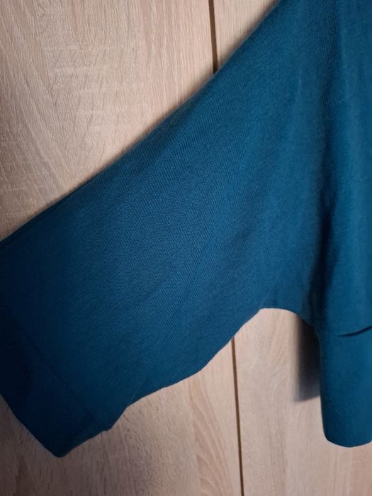 Krótki sweter z zapięciem, kolor niebieski, morski, luźny krój