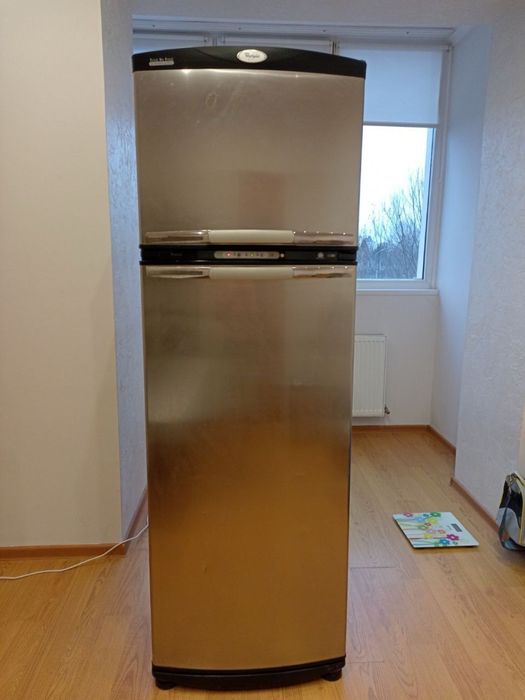 Продам холодильник Whirlpool ARC 4020 IX в гарному стані