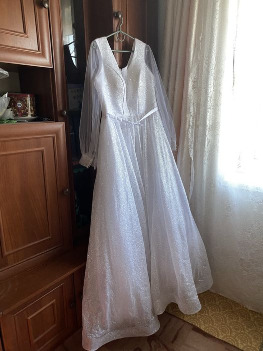 Весільна сукня з блискітками