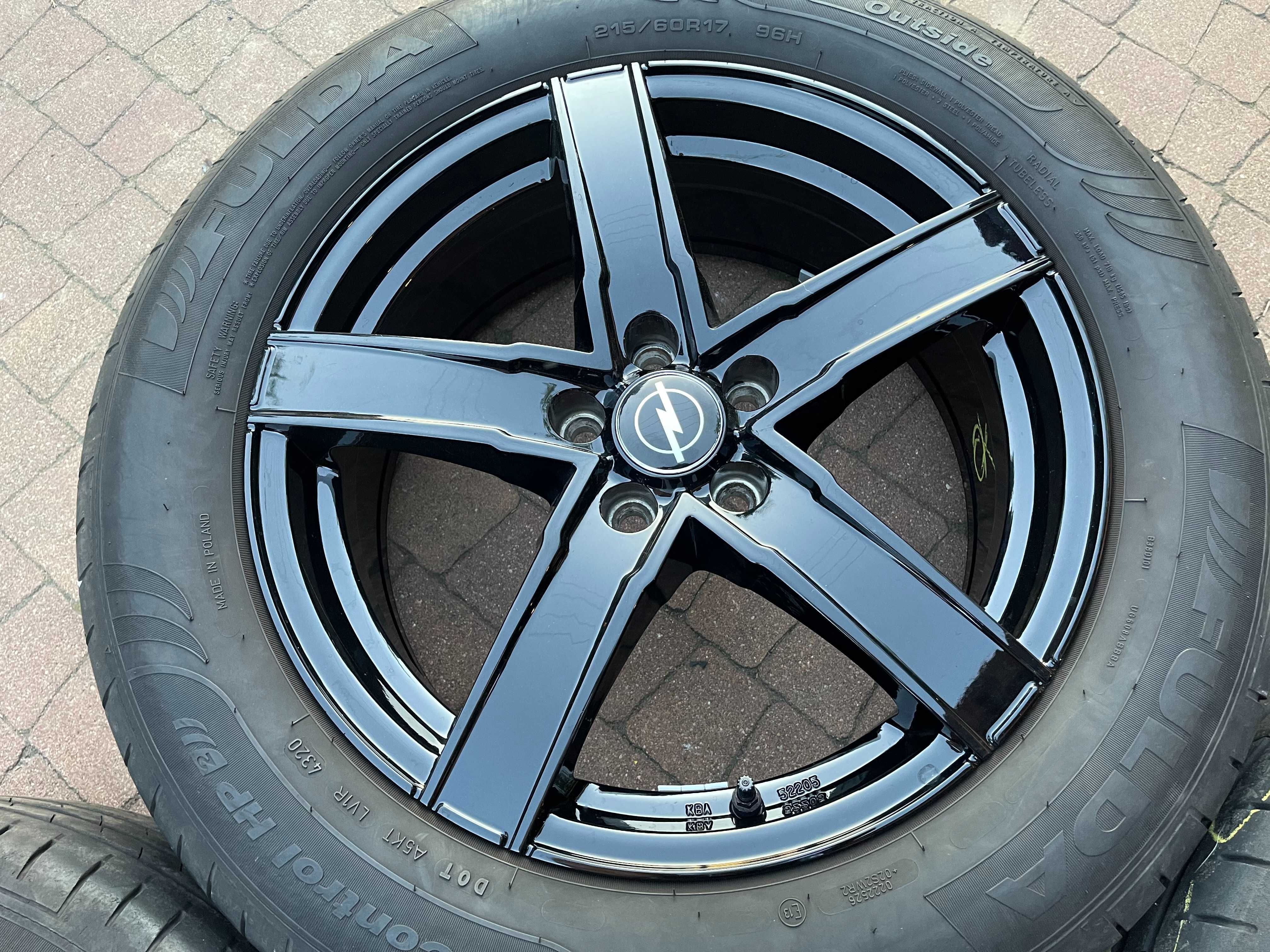 3726. Koła letnie Opel Mokka Trax 5x105 czarne 215/60/17 Fulda 7/8mm