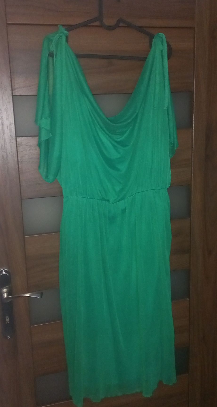 Śliczna zielona sukienka mgiełka rozm.48