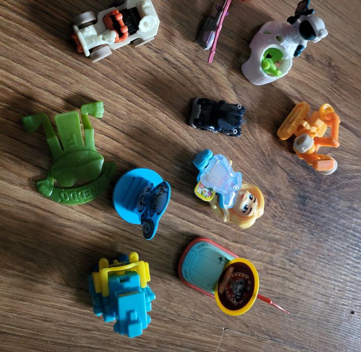 Figurki jajko Kinder niespodzianka wielkanoc