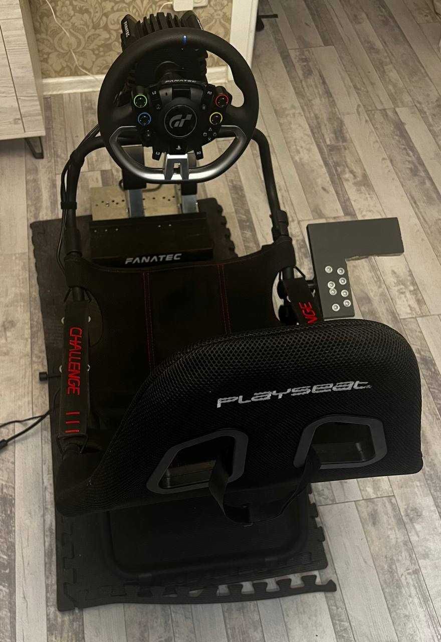 Кокпіт Playseat Challenge з кріпленням під коробку передач
