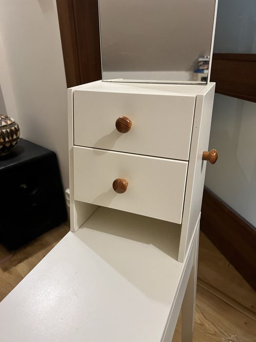 Toaletka sekretarzyk drewniany