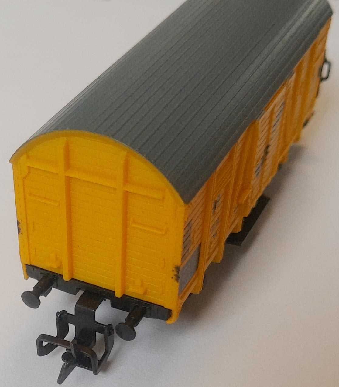 TT Zeuke 545/491 wagon kryty typ Kassel DR epoka III napis Bananen