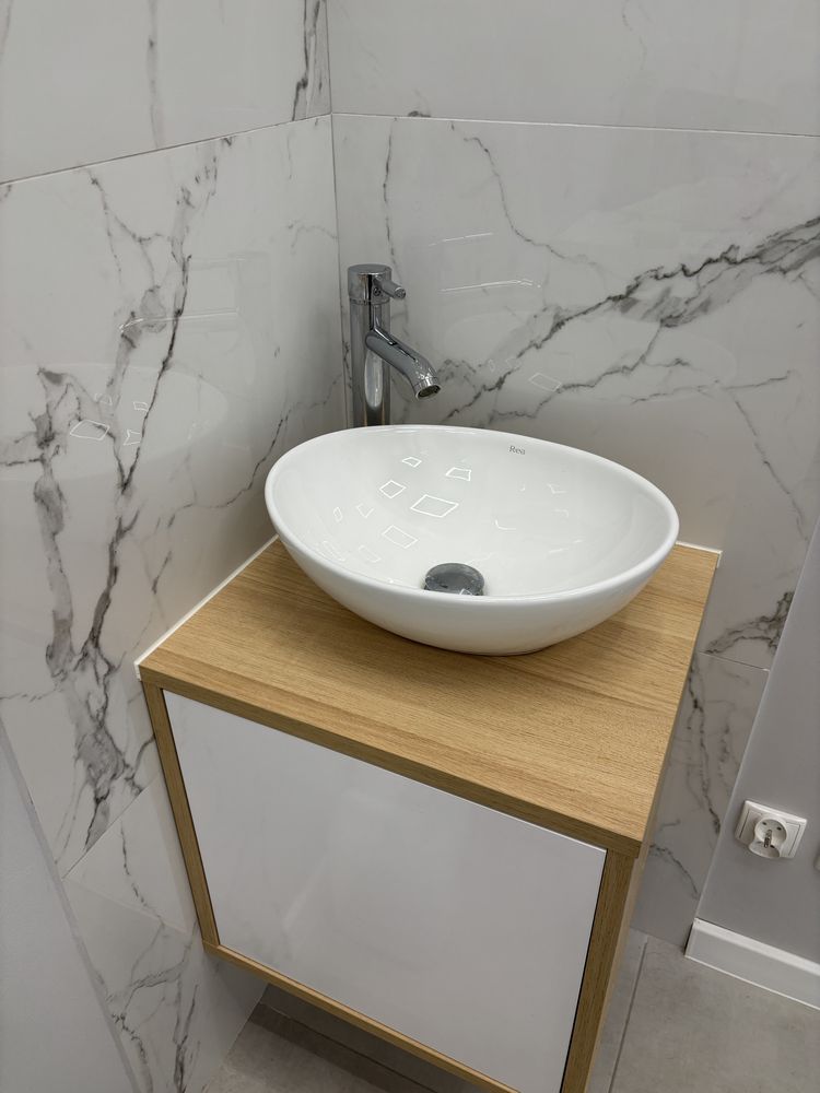 Umywalka +szafka i bateria