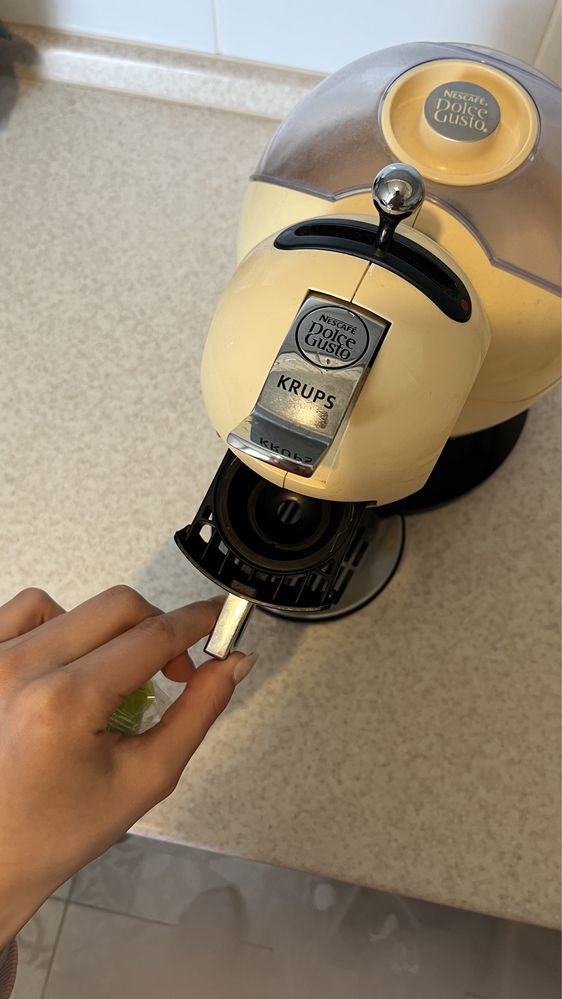 Продам капсульну кавоварку Nescafe Dolce Gusto